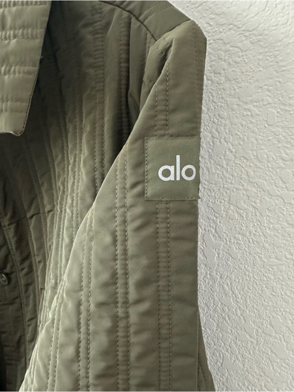 ALO YOGA Quilted Skyline Long Coat in Green Olive SZ XS/S - Picture 3 of 7